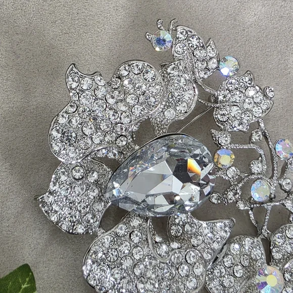 Large Statement Silver Floral Brooch Pin - Picture 4 of 7